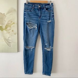 AMERICAN EAGLE • Distressed Jeans